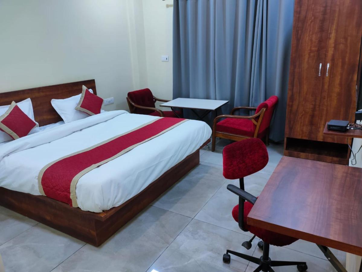 Hotel Manorama Inn Лакхнау Экстерьер фото