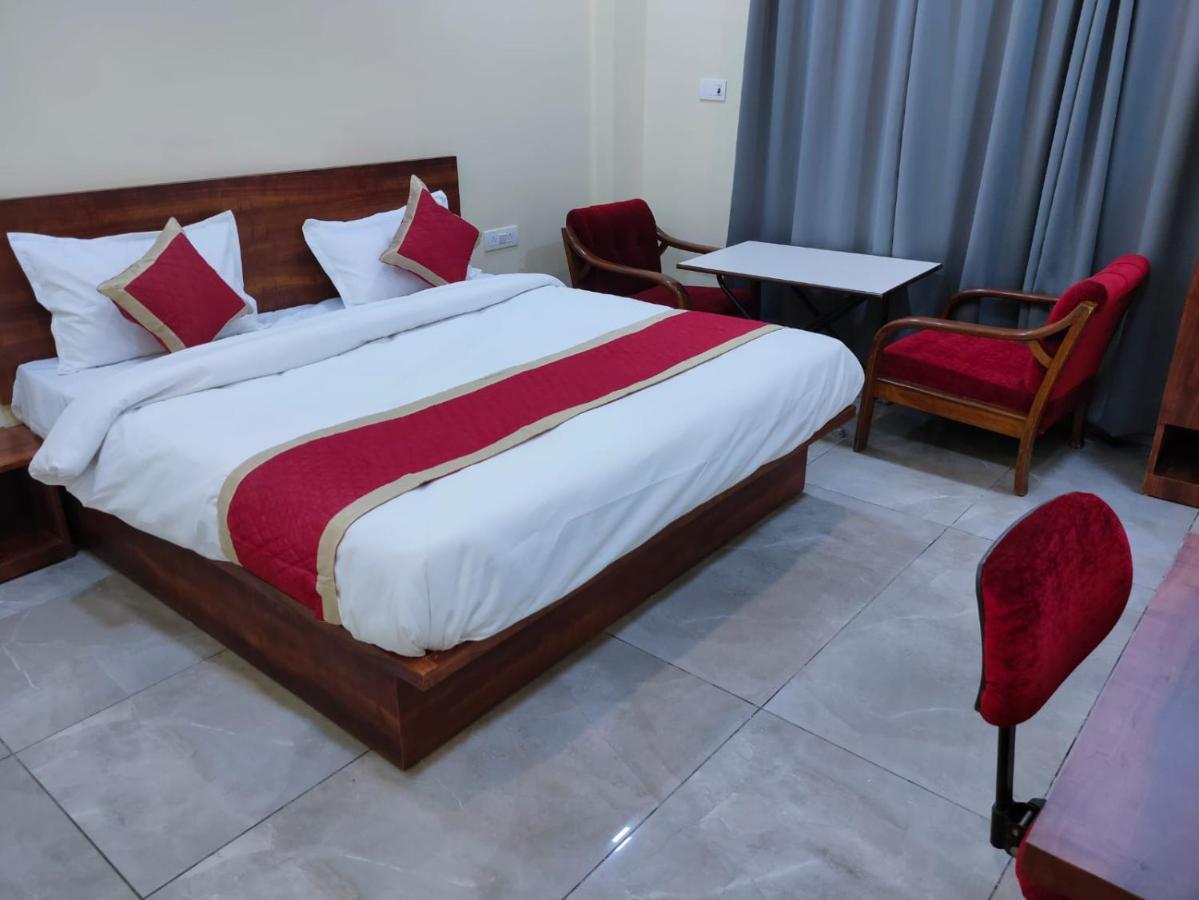 Hotel Manorama Inn Лакхнау Экстерьер фото